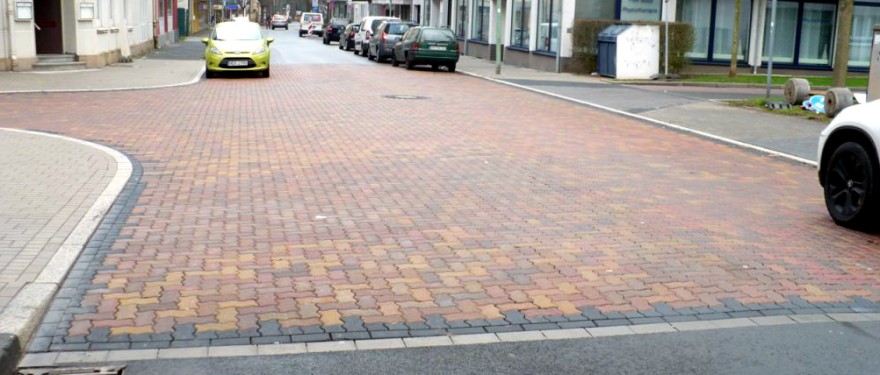 Straßenpflasterung in einer Nebenstraße