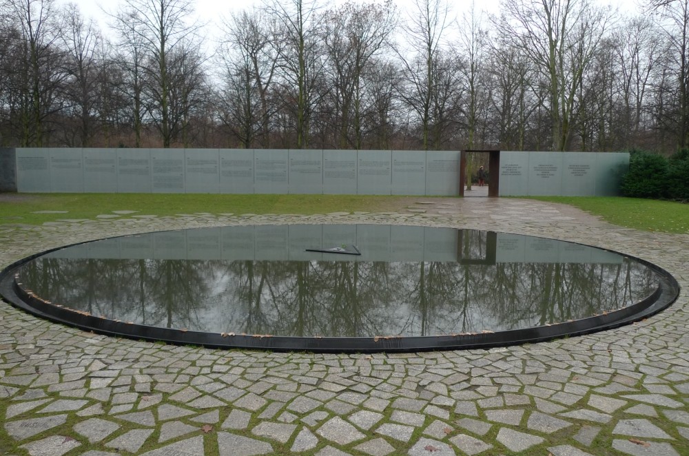 Das 2012 eingeweihte Denkmal für die ermordeten Sinti und Roma in Berlin