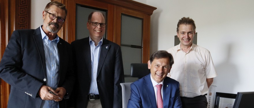 Hans Peter Karpinski, Sportdezernent Johannes Chudziak, OB Dr. Frank Dudda und Kai Gera