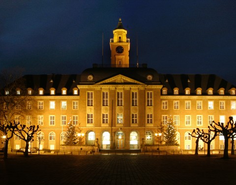 Herner Rathaus bei Nacht