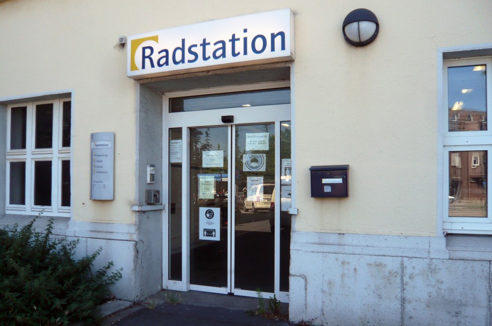 Die Radstation der Gesellschaft für freie Sozialarbeit e.V. am Hauptbahnhof Wanne-Eickel