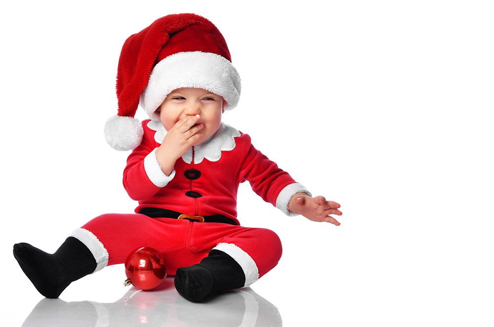 Ein sehr junger, lachender Weihnachtsmann