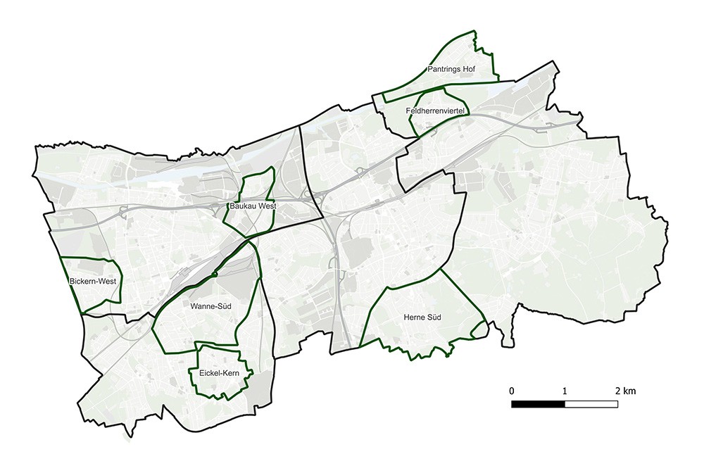 Grundlage ist eine Karte mit dem Umriss des Stadtgebietes der Stadt Herne. Darauf sind die bisher politisch beschlossenen Quartiere mit einer räumlichen Abgrenzung zu sehen. Von West nach Ost sowie Nord nach Süd sind es Bickern-West, Wanne-Süd, Baukau-West, Herne-Süd, Pantrings Hof und das Feldherrenviertel. Mit einer gestrichelten Linie ist außerdem die Abgrenzung des aktuellen Quartiers Eickel-Kern verzeichnet. 